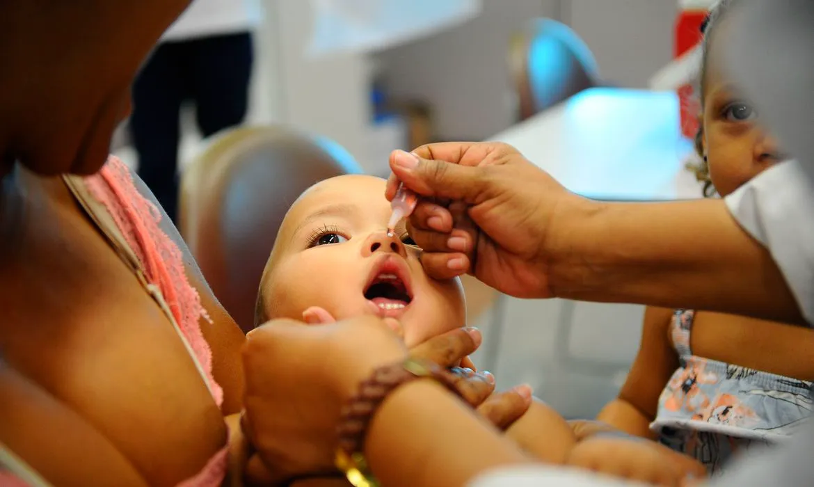 Crianças a partir de 1 anos podem receber dose contra Poliomelite 
