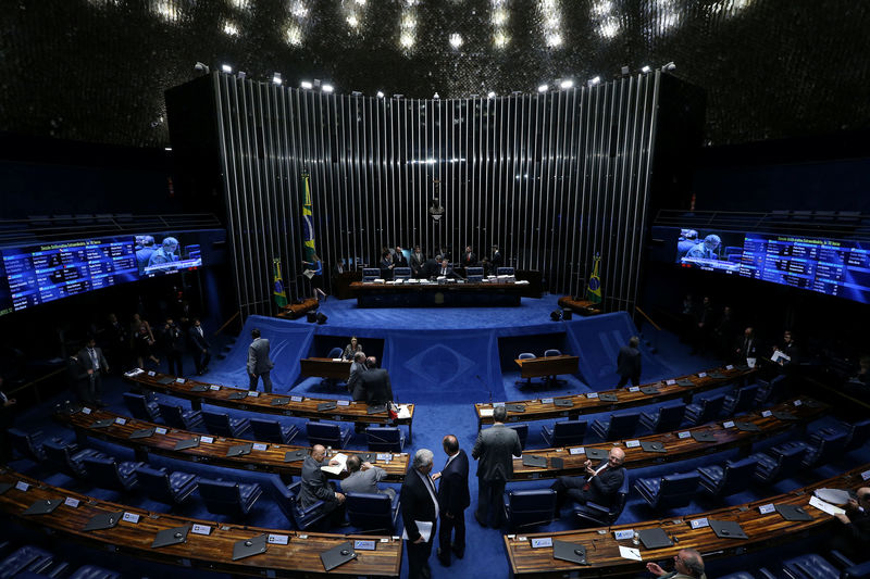 Dinheiro será pago em parcela única e não deve ser gasto com despesas pessoais Foto: Reuters 