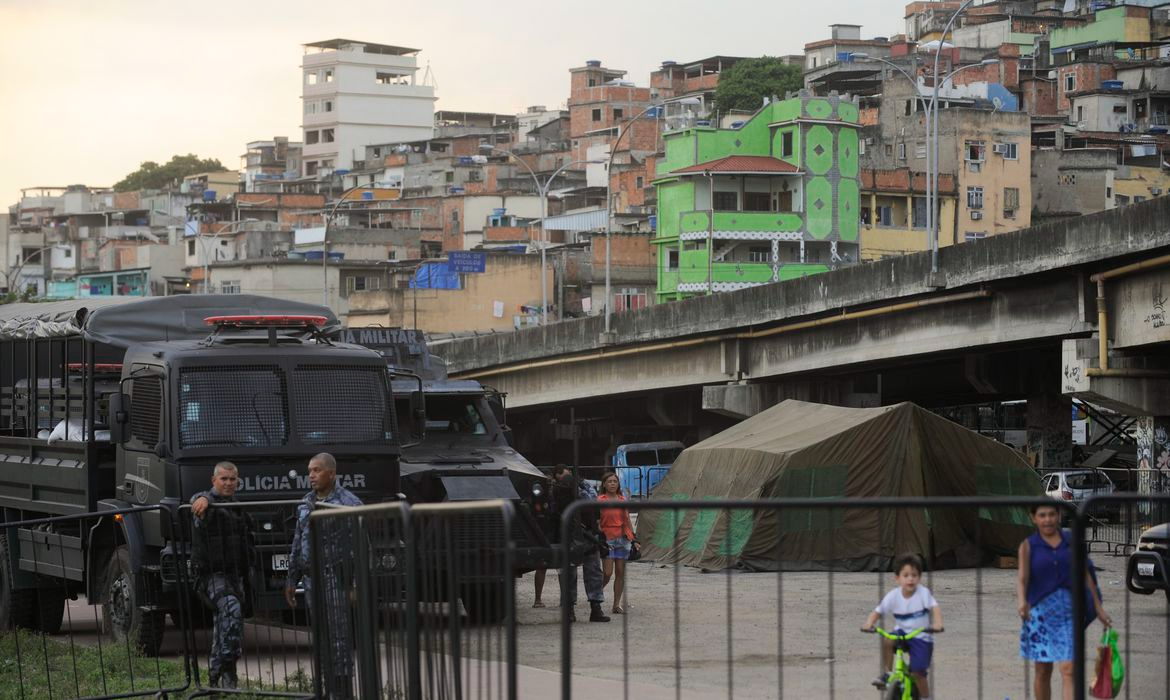 A Maré abriga 17 comunidades e cerca de 140 mil pessoas Fernando Frazão/Agência Brasil