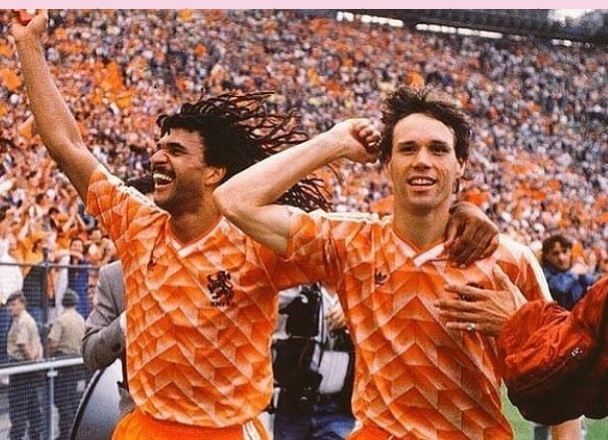 Campeões da Eurocopa em 1988, Gullit e Van Basten decepcionaram na Copa de 1990 Reprodução/Instagram/Ruud Gullit