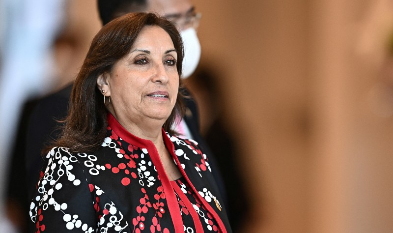 Dina Boluarte assume a presidência do Peru Lillian Suwanrumpha/Pool via REUTERS