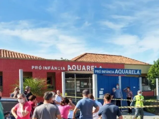 Um homem invadiu a escola Aquarela com duas facas na manhã da última terça-feira(4).