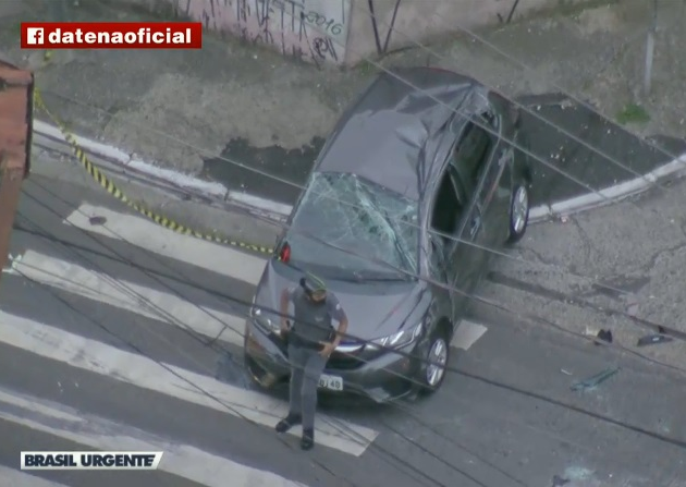 Polícia Militar perseguiu veículo, que bateu em outros carros durante a fuga Reprodução