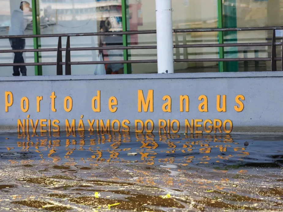 Rio Negro atinge cheia de 30 metros em Manaus