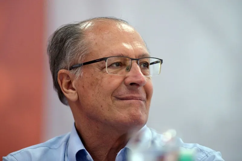 Geraldo Alckmin participa de evento após covid-19
