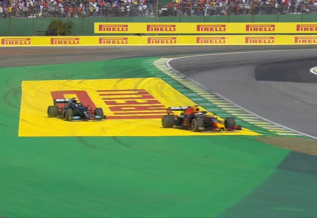 Disputa entre Verstappen e Hamilton na volta 48: Mercedes pediu revisão da manobra após Verstappen não ter sido punido