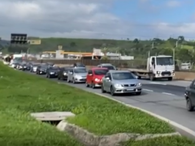 Dutra registrou congestionamento nos dois sentidos do KM 71 ao 74 Divulgação/PRF