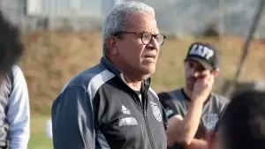 Hélio dos Anjos: "Precisamos criar situações ofensivas para vencer"