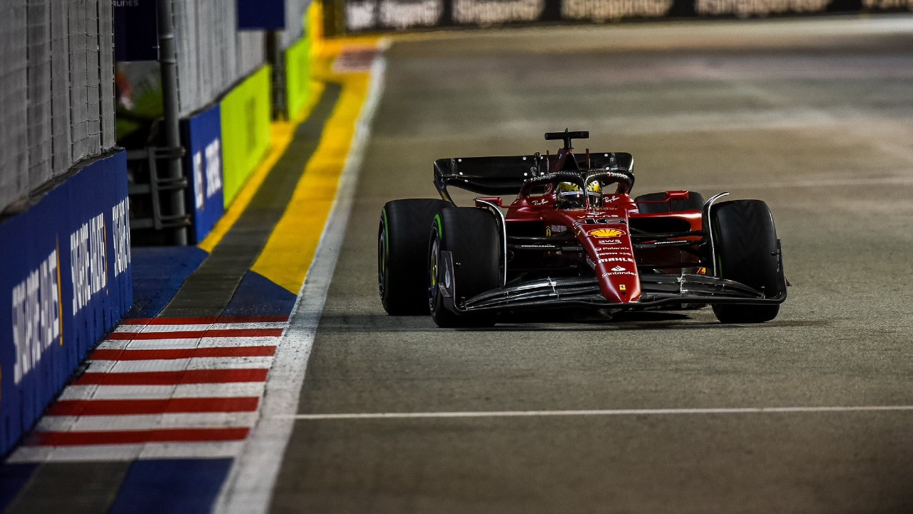 GP Singapura F1, TL3: Leclerc mais rápido em treino encurtado e