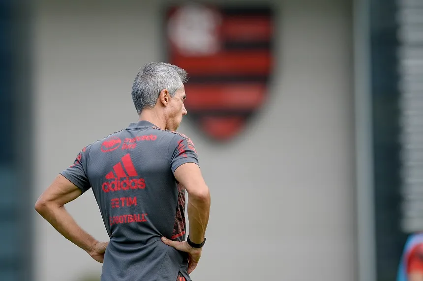 Paulo Sousa comanda treino do Flamengo.