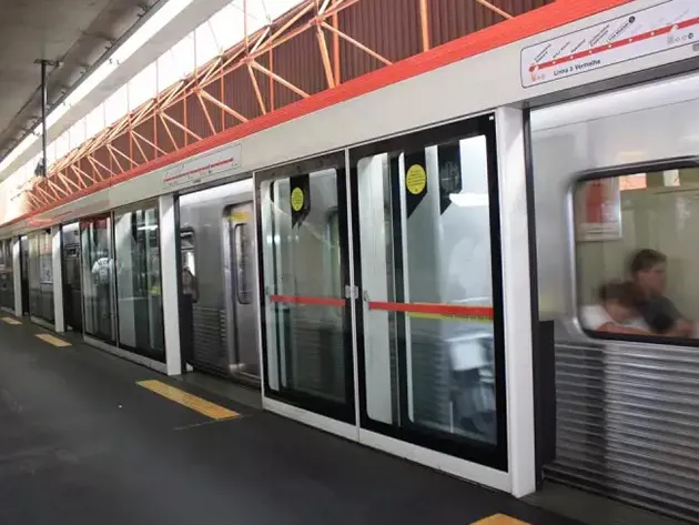 Metrô não tem previsão de abertura de nova licitação para implantação de portas automáticas