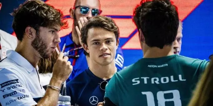 Pierre Gasly com Nyck de Vries e Lance Stroll F1