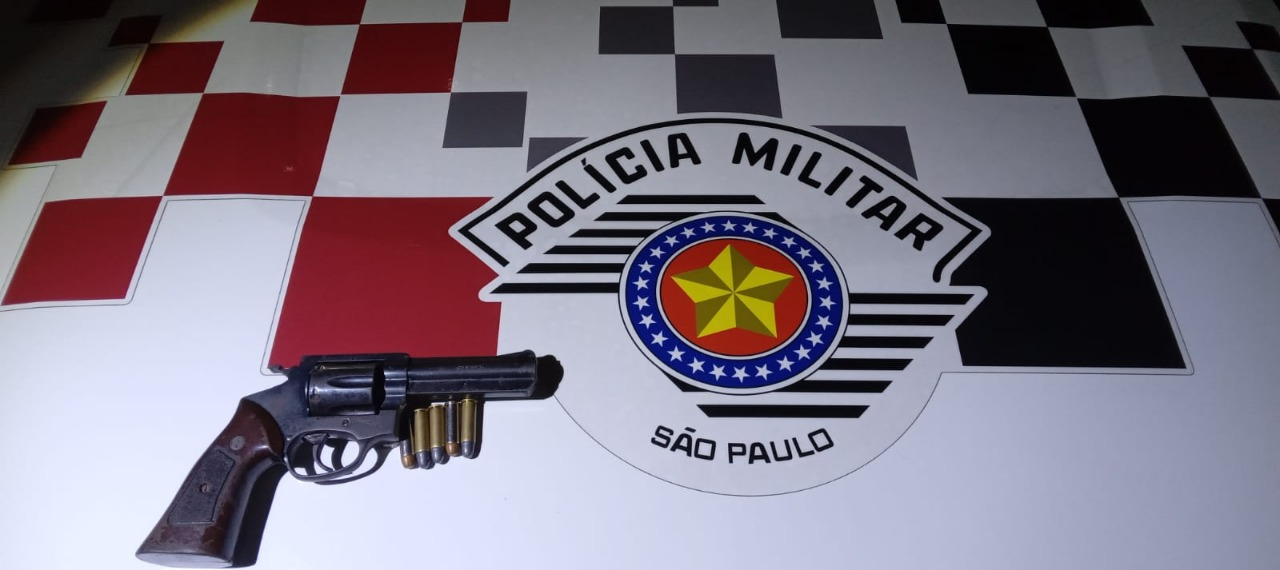 PM prende homem por porte ilegal de arma em Guaratinguetá Divulgação/Polícia Molitar