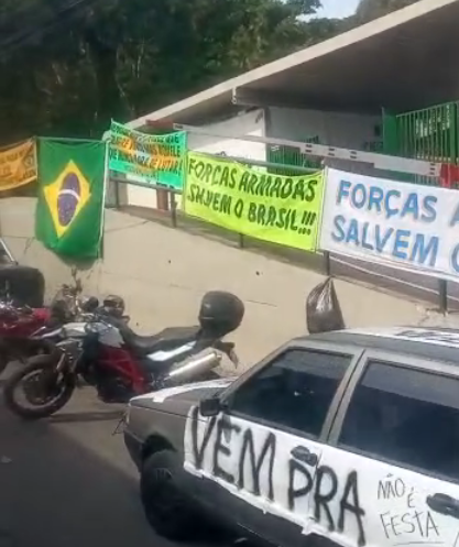 Grupo de bolsonaristas questiona o resultado da eleição presidencial Band Minas