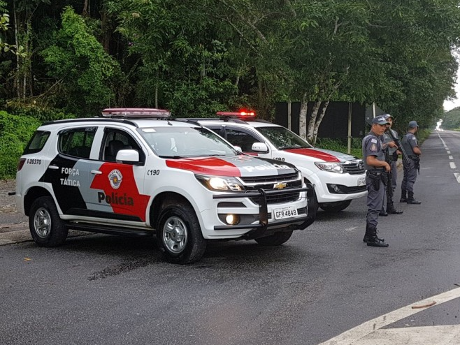 Polícia faz barreira em estrada do litoral norte Prefeitura de Ubatuba