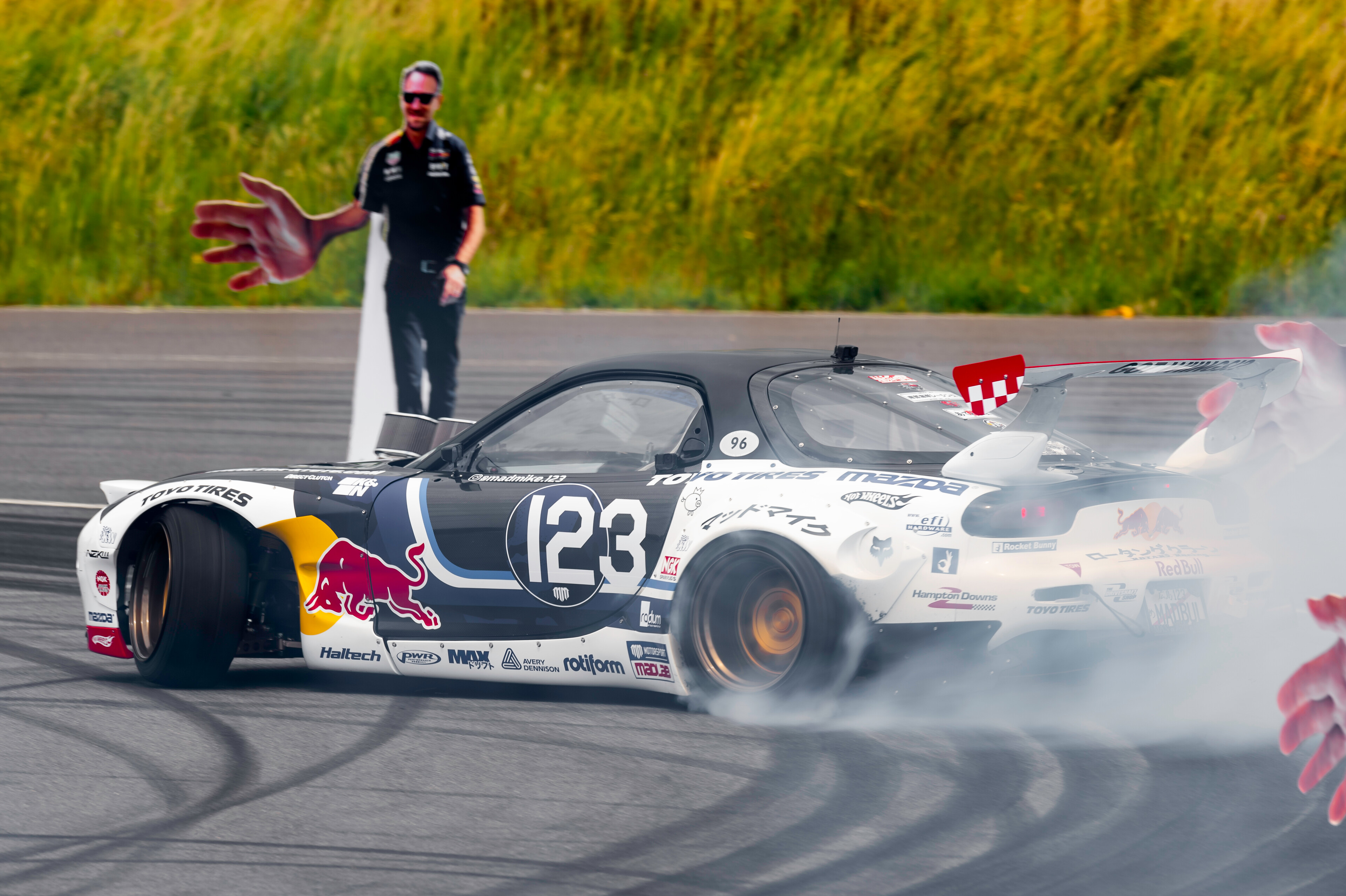 Max Verstappen pilota carro de drift e se diverte: 'Foi muito