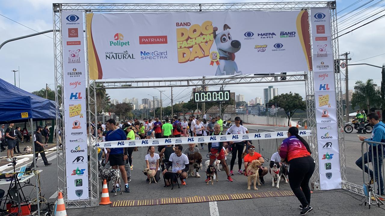 Evento começou com a tradicional corrida, com a participação de 230 tutores Imagem/ Luís Vicente Calasans