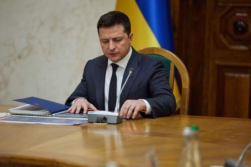 Zelensky ainda pediu a Bandeira Nacional em prédios públicos e Hino Nacional no dia 16 Divulgação Governo da Ucrânia