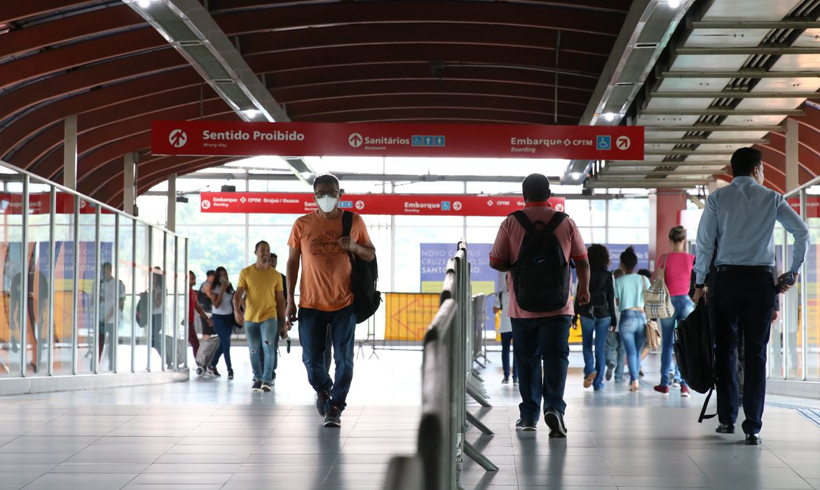 Uso de máscara facial volta a ser obrigatório nos trasportes públicos de São Paulo Foto: Rovena Rosa/ Agência Brasil