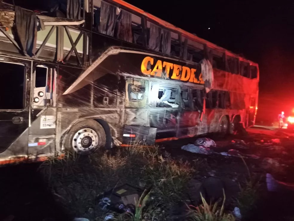 Ônibus da Viação Catedral ia de Correntina para Brasília Divulgação / PRF-BA