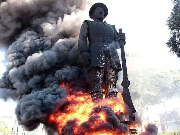Estátua é incendiada em São Paulo 