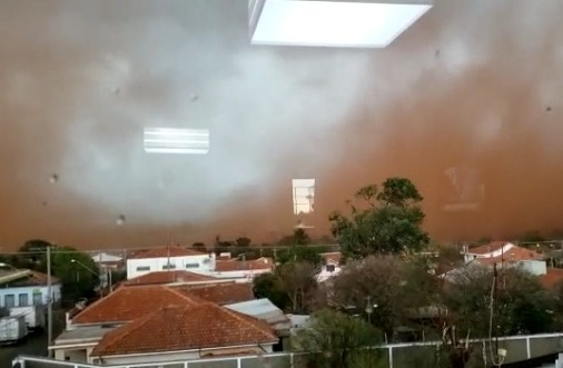 Nuvem de poeira atinge Pirassununga, no interior de São Paulo Foto: TV Band