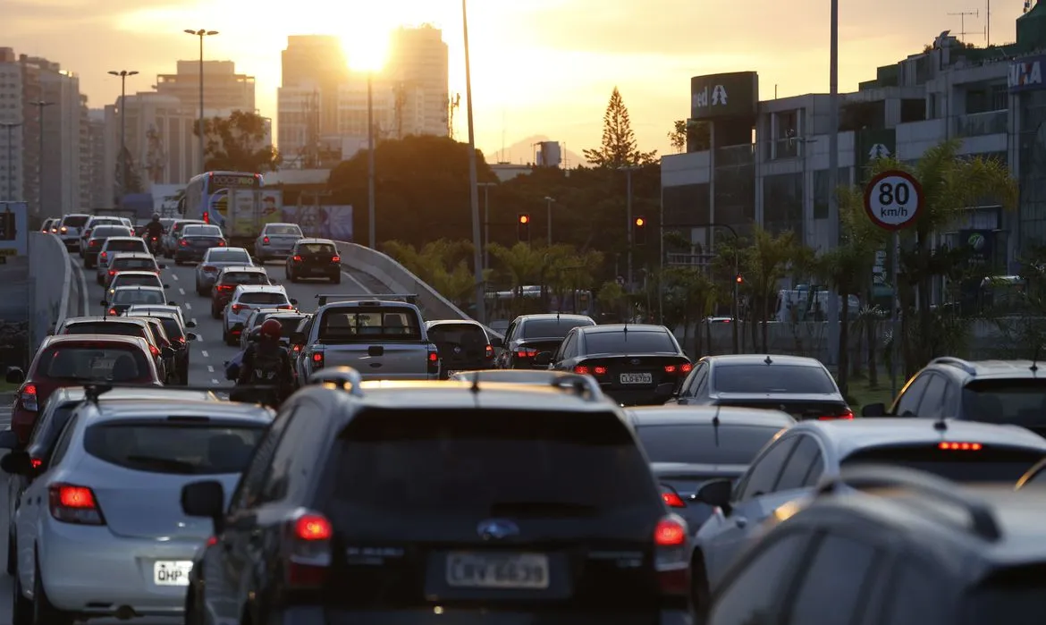 Trânsito em São Paulo é maior às terças e quartas; média cai após o home office