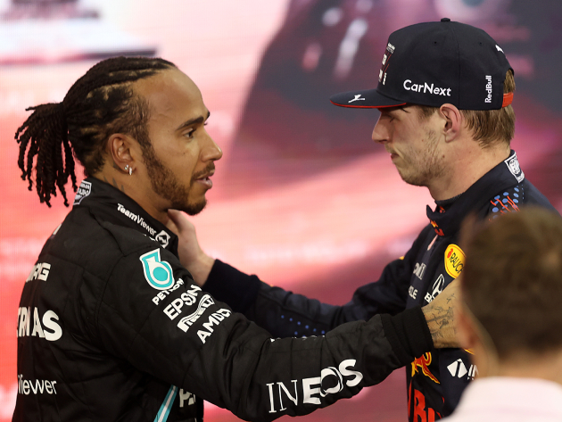 Hamilton parabeniza Verstappen e destaca orgulho por temporada: "Nós demos tudo"