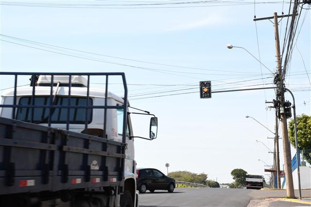 O cruzamento está localizado no viaduto sobre a Rodovia Raposo Tavares (SP-270)  Secom