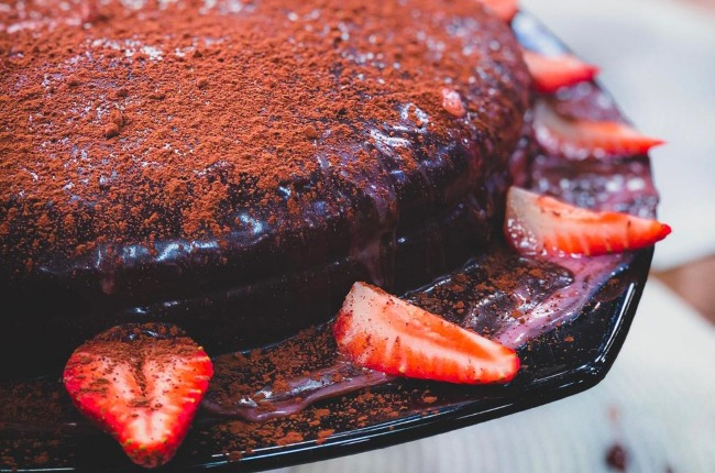 Torta de morango com chocolate | Band Receitas