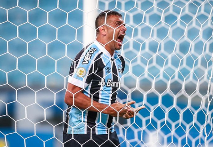 Diego Souza decidiu jogo contra o Flu na Arena Lucas Uebel/Grêmio FBPA