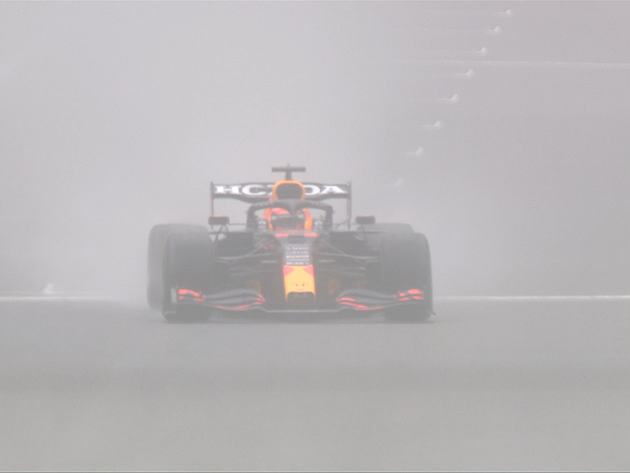 Em classificação castigada pela chuva, Verstappen faz a pole na Bélgica; Russell larga em 2º e Hamilton, em 3º