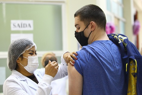 Vacinação contra Covid-19 e gripe neste fim de semana em SJC 