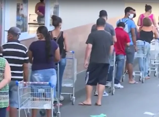 Araraquara (SP) tem lockdown a partir de hoje; moradores fazem filas em supermercados e postos de gasolina na véspera