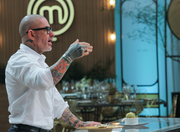 Prova de confeitaria define top 3 do Masterchef Profissionais