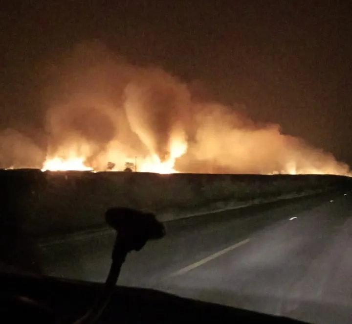 A queimada foi registrada na noite de sábado (3)