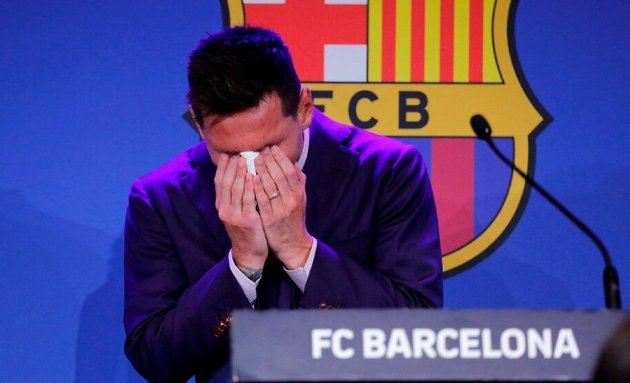 Messi não conteve as lágrimas em coletiva que marcou sua despedida do Barça