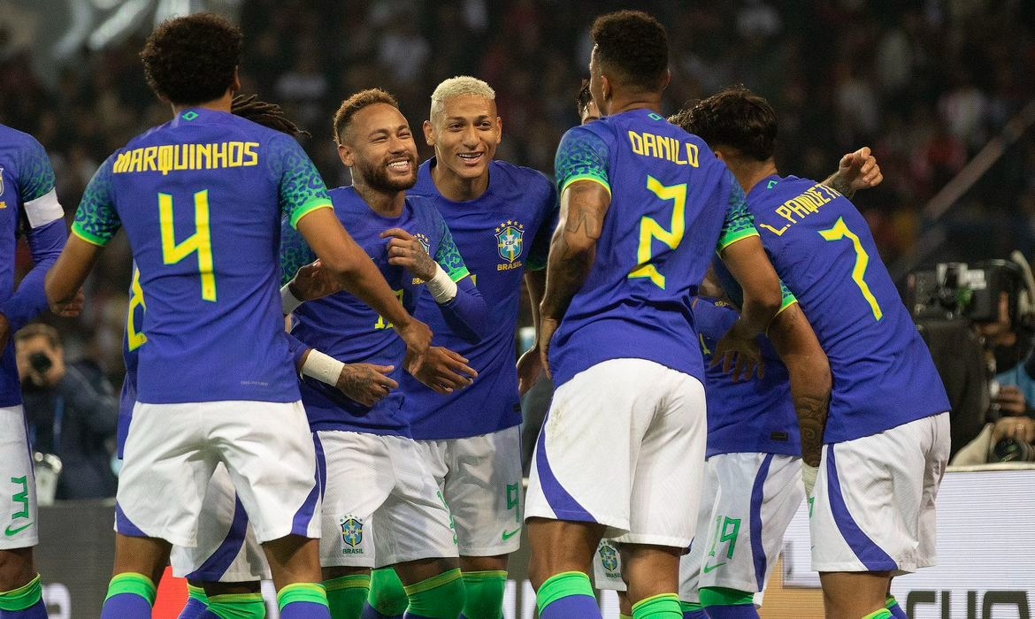 Há 20 anos sem levantar a taça, crianças querem o título da Copa do Catar. Foto: Lucas Figueiredo/CBF