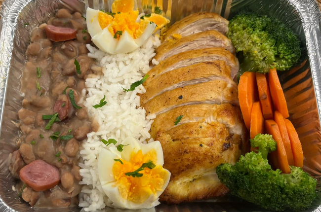 Marmita de arroz, feijão, frango e legumes | Band Receitas