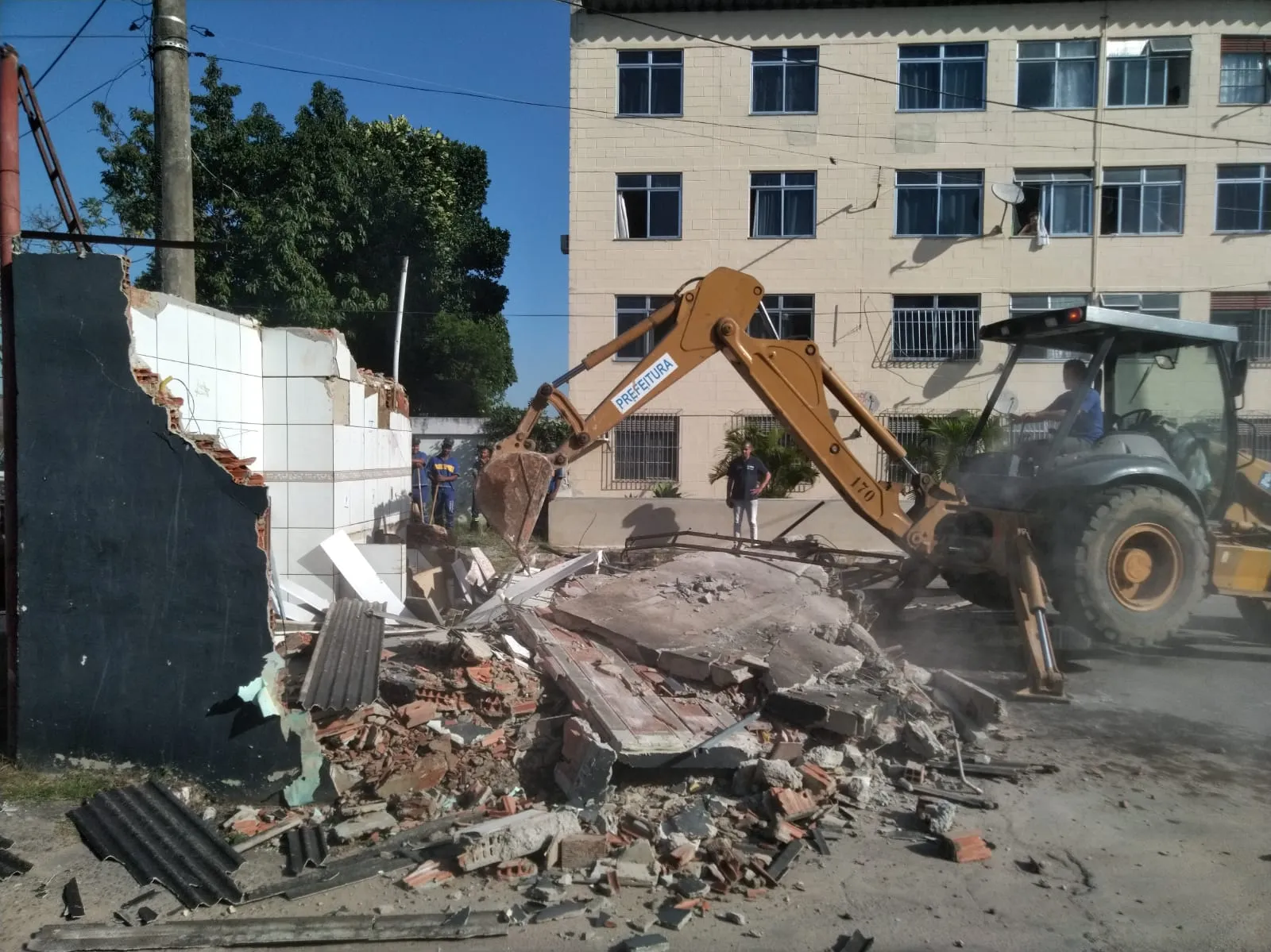 Demoliação aconteceu nesta quinta-feira (18)