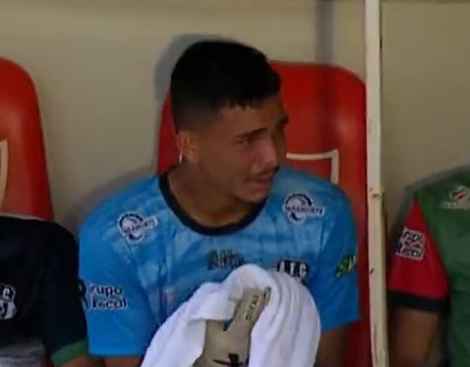 Goleiro se emociona na Copinha, causa comoção e ganha chance no Atlético-MG