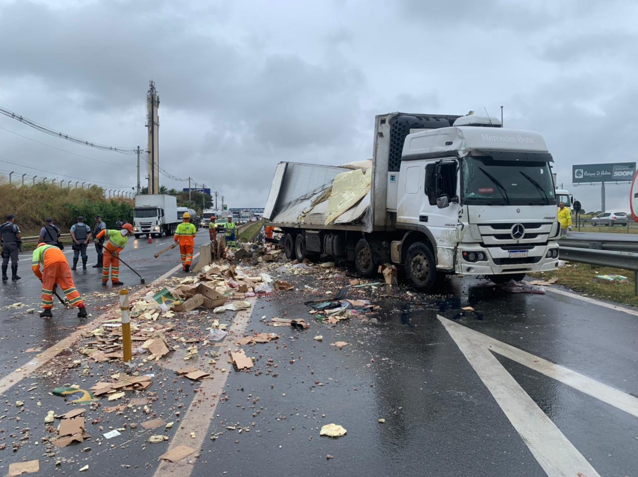 Acidente interditou a pista no começo da manhã Duda Carnietto