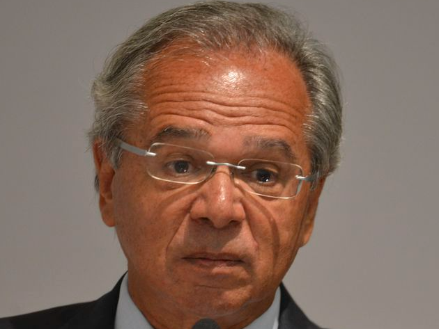 Paulo Guedes chegou a dizer que pasta trabalha para pagar valores, mas não deu prazo Foto: Valter Campanato/Agência Brasil 