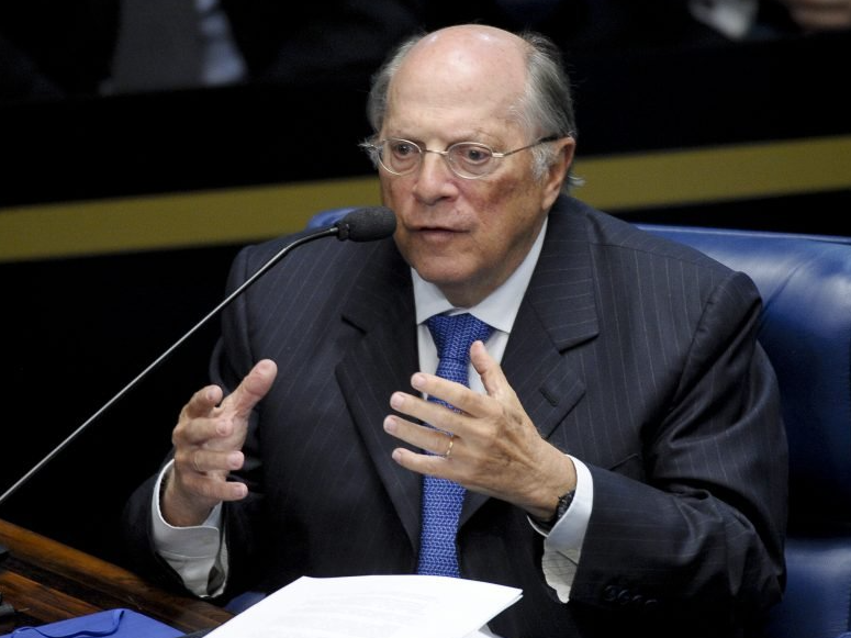 Bolsonaro vive de crises artificiais, diz Miguel Reale Júnior Pedro França/Agência Senado