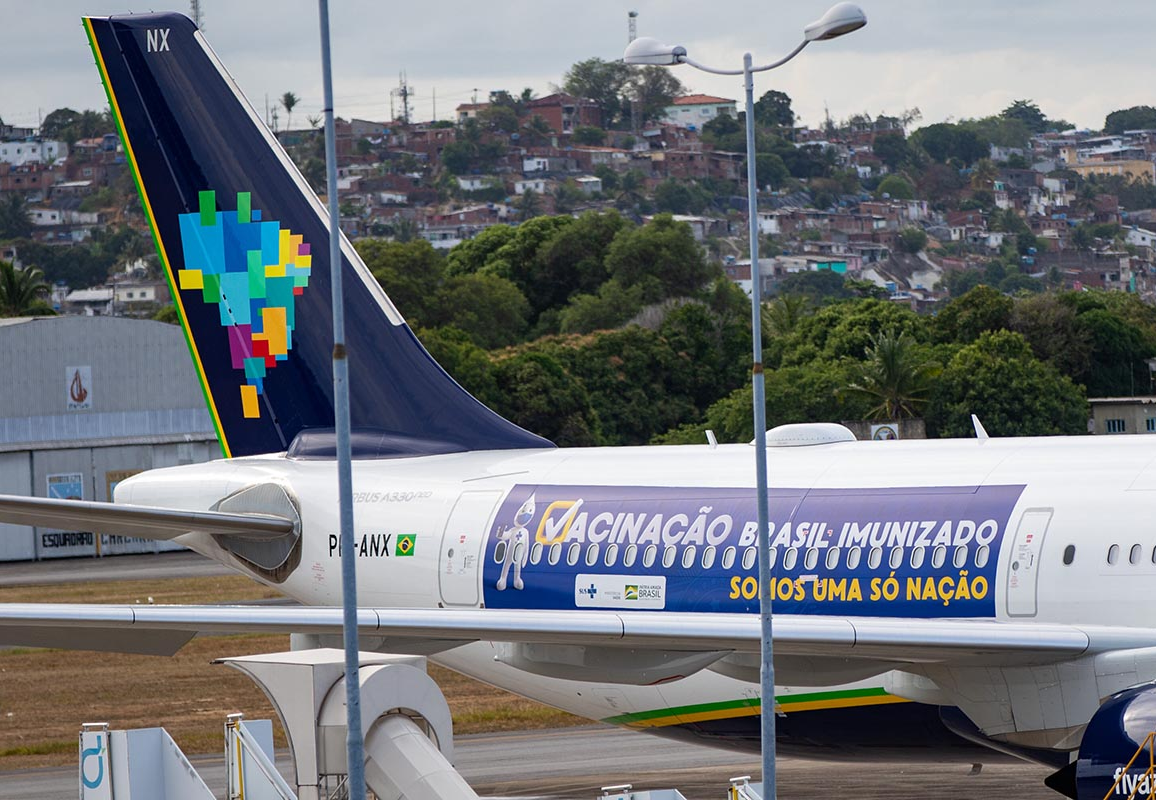 Avião aguarda em Recife a ordem para buscar vacinas na Índia Ana Leal/Ofotográfico/Folhapress