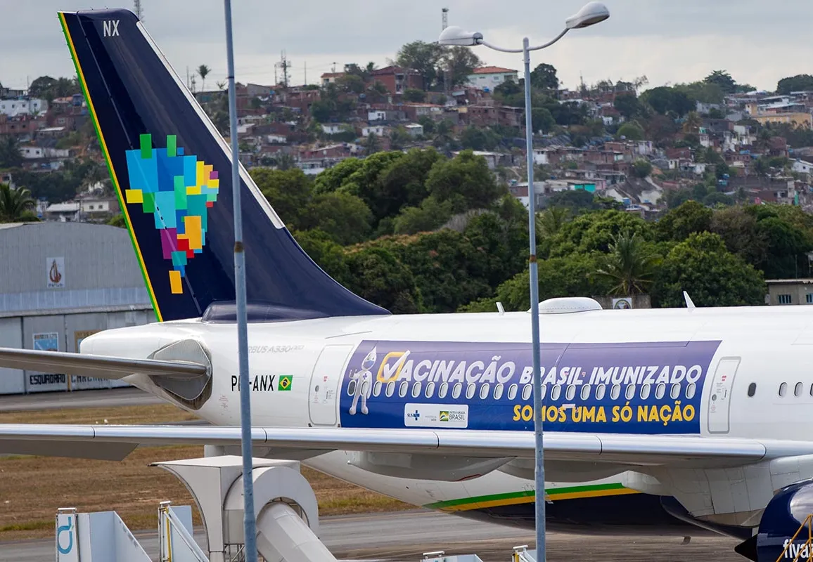 Avião aguarda em Recife a ordem para buscar vacinas na Índia
