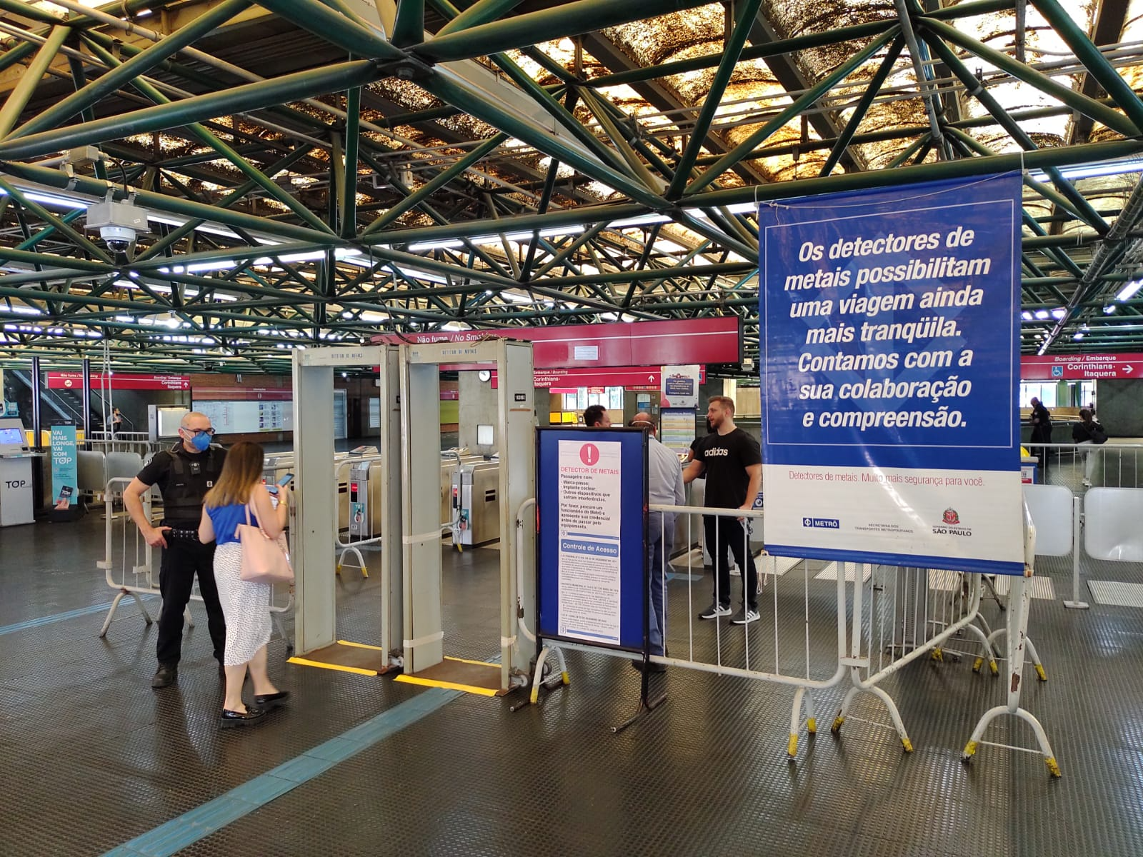 Estações de metrô em SP inicia testes com detector de metais Reprodução / Ana Paula Rodrigues