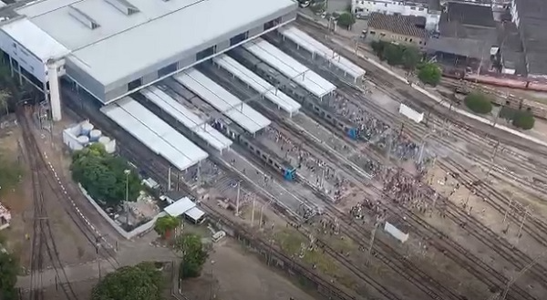 A manifestação teve início por causa de problemas na estação Filipe Macon/BTN/BandNews FM Rio