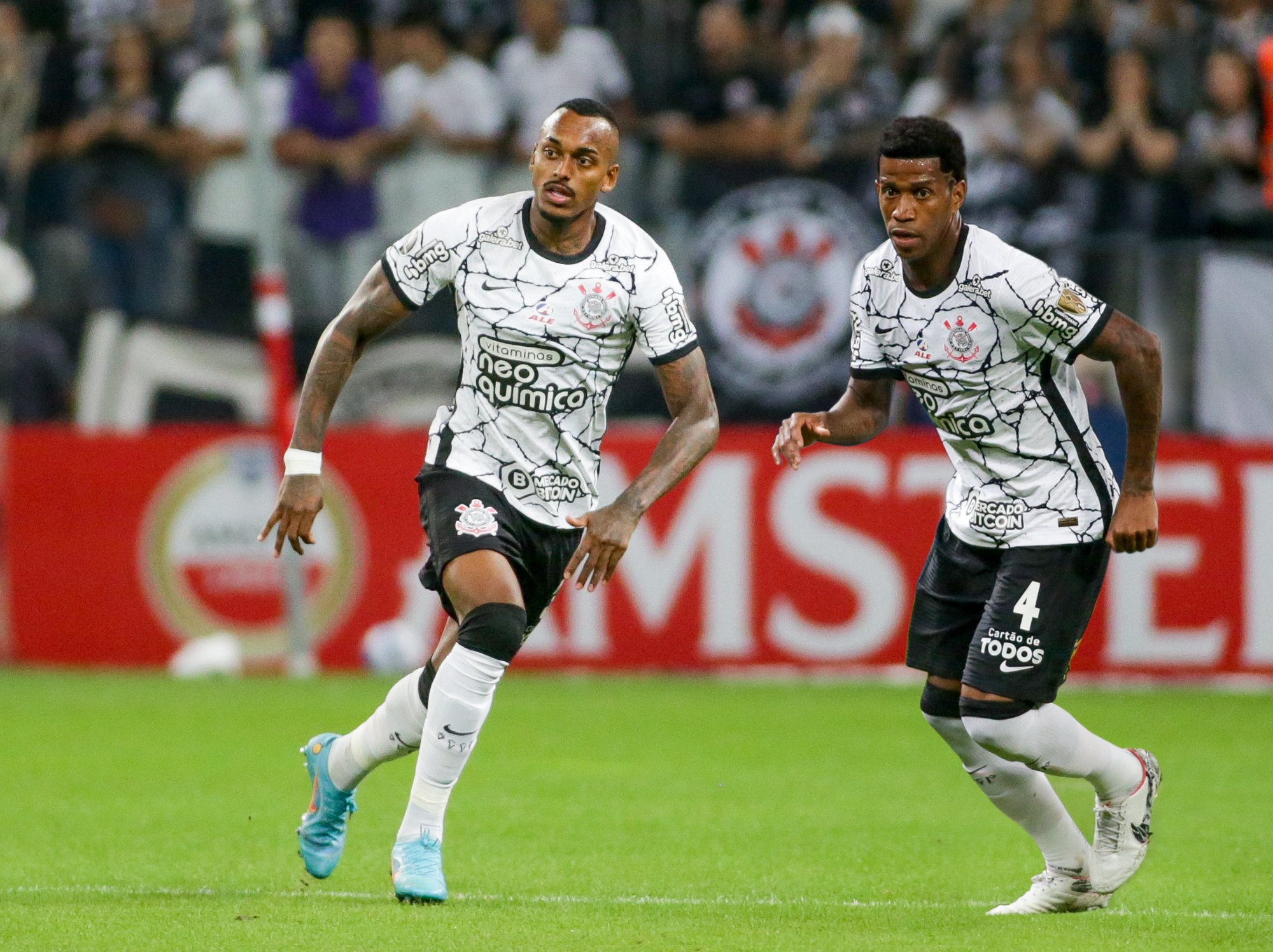 Zagueiros do Corinthians no jogo de ontem. Rodrigo Coca / Ag. Corinthians