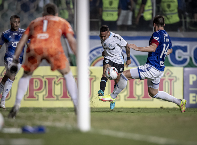 Grêmio envia notificação ao STJD por cantos homofóbicos da torcida do Cruzeiro Flick/Grêmio